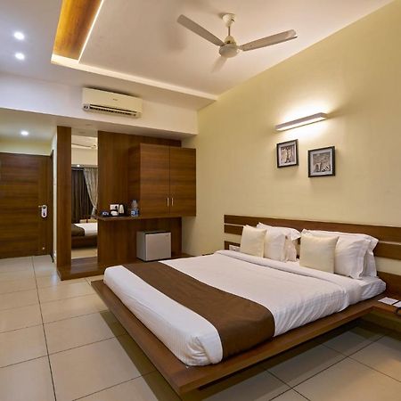 Hotel 3 Leaves Kolhapur Esterno foto