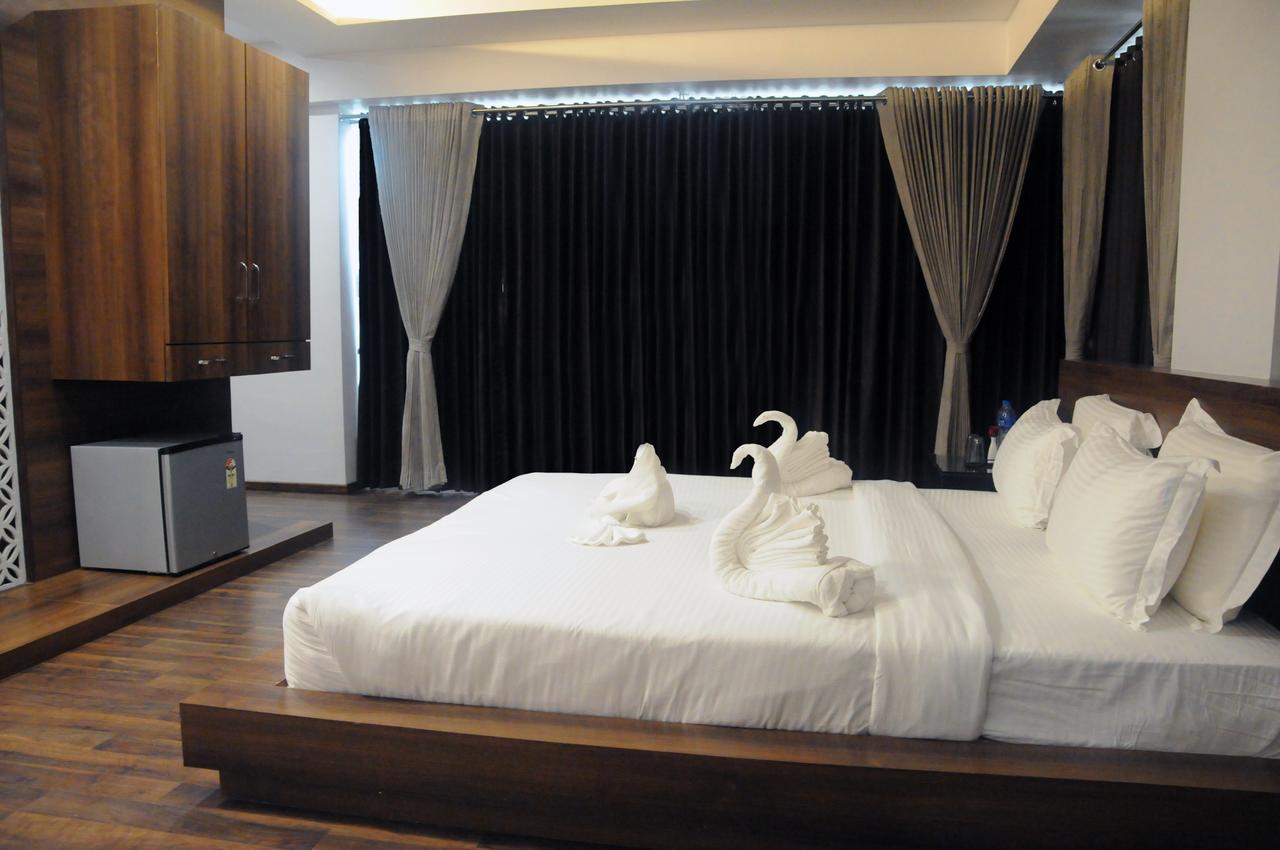 Hotel 3 Leaves Kolhapur Esterno foto