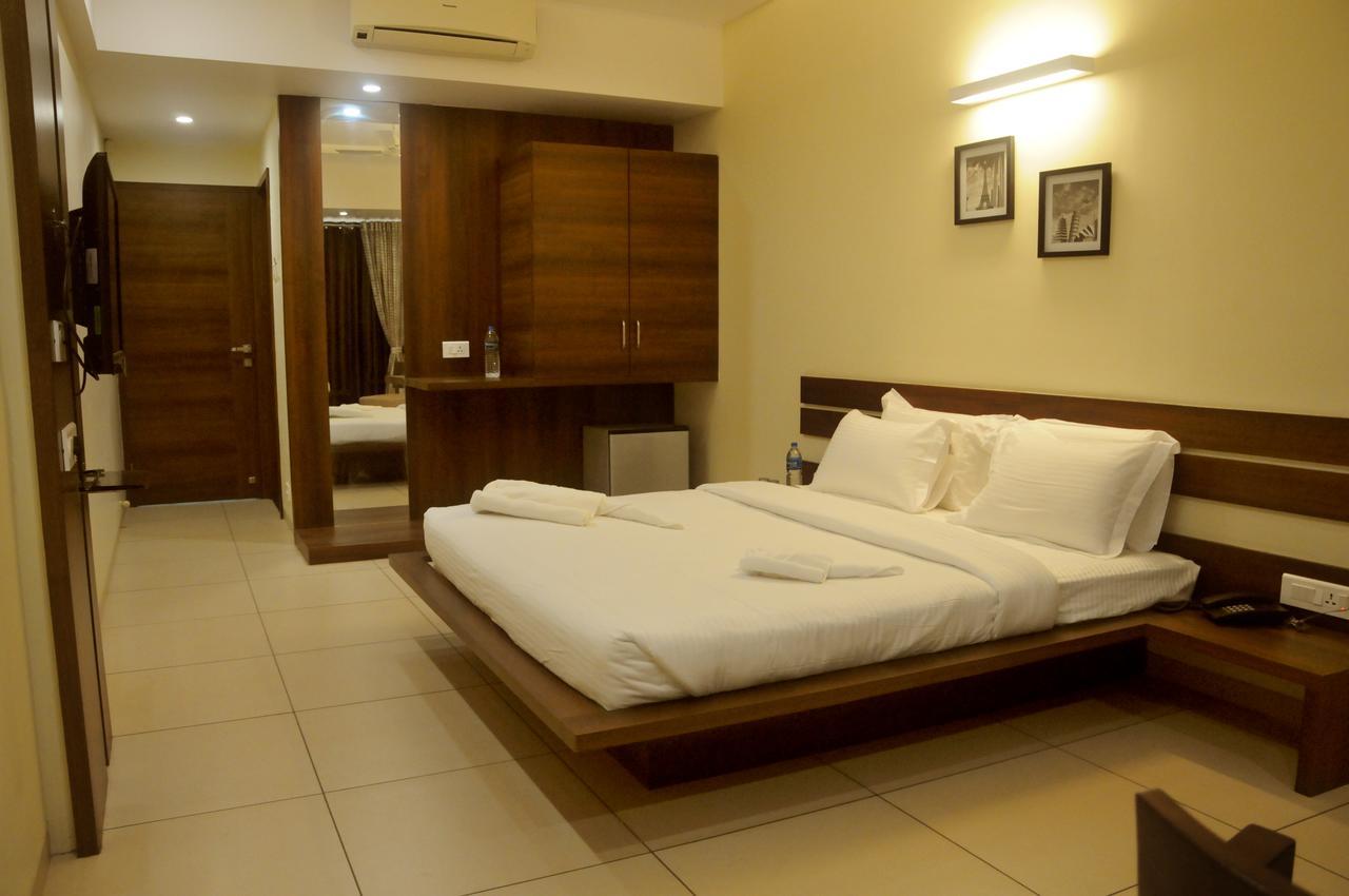 Hotel 3 Leaves Kolhapur Esterno foto