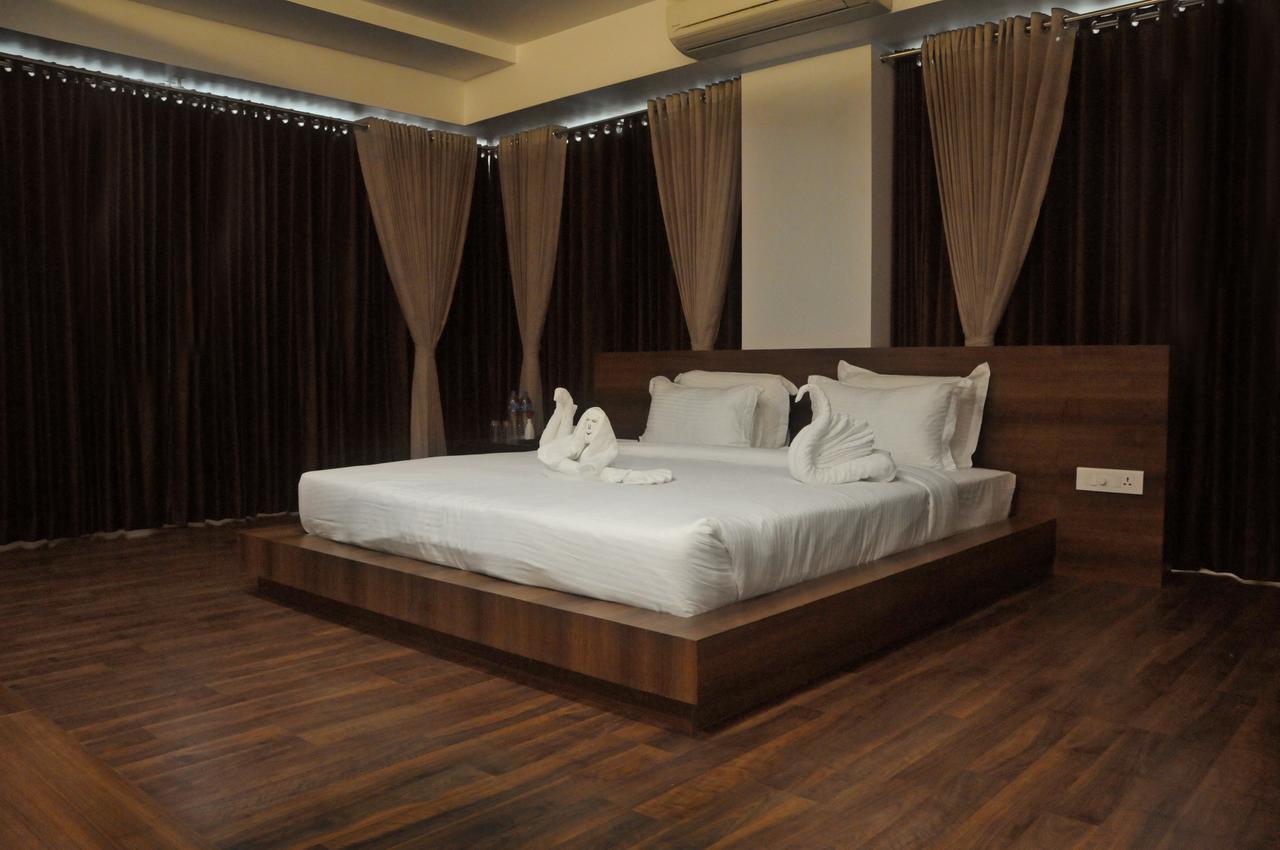 Hotel 3 Leaves Kolhapur Esterno foto