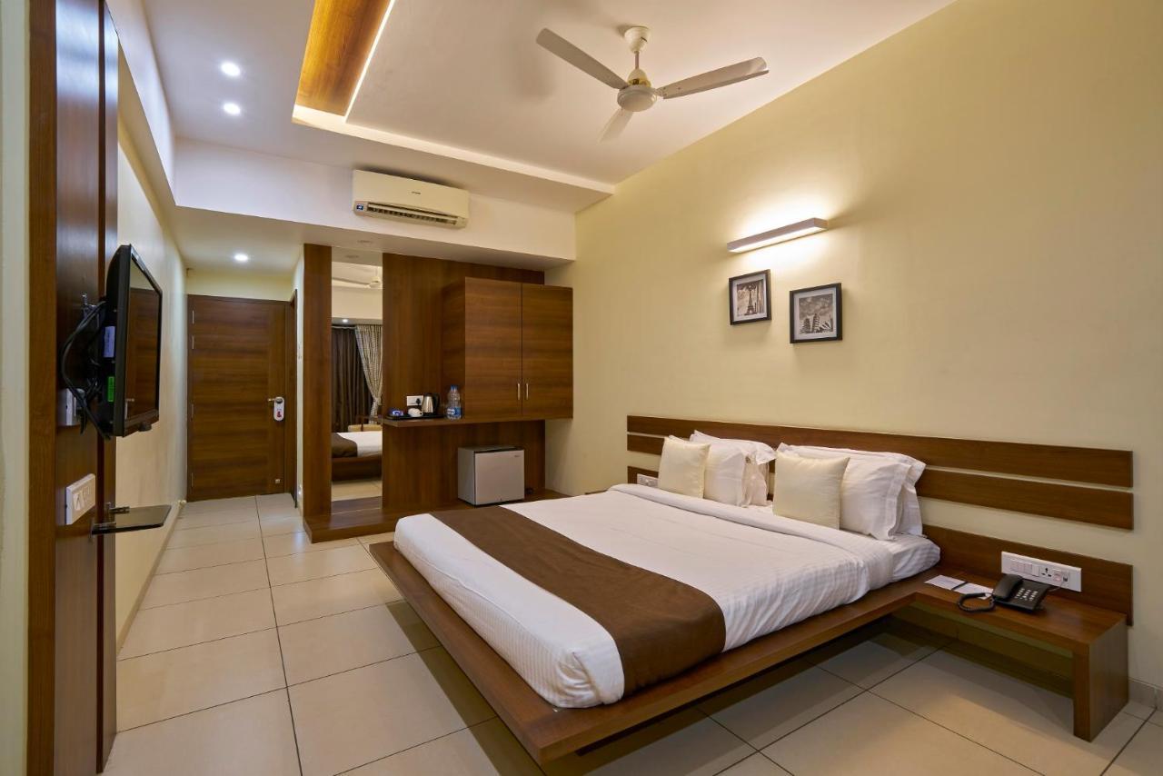 Hotel 3 Leaves Kolhapur Esterno foto