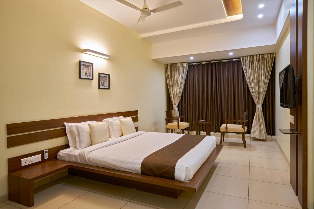 Hotel 3 Leaves Kolhapur Esterno foto