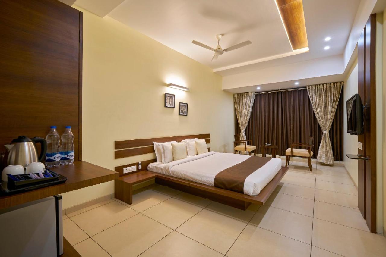 Hotel 3 Leaves Kolhapur Esterno foto