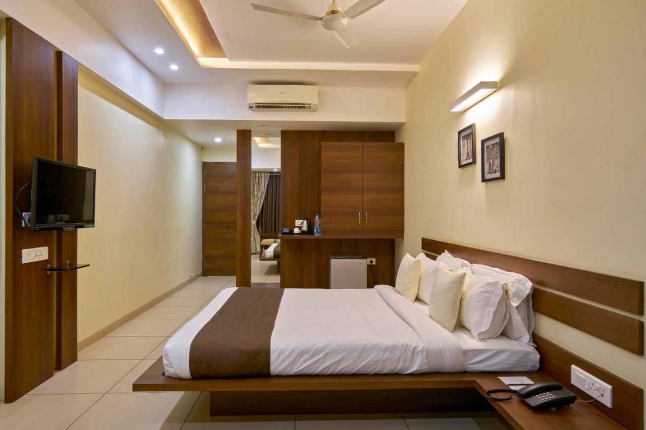 Hotel 3 Leaves Kolhapur Esterno foto