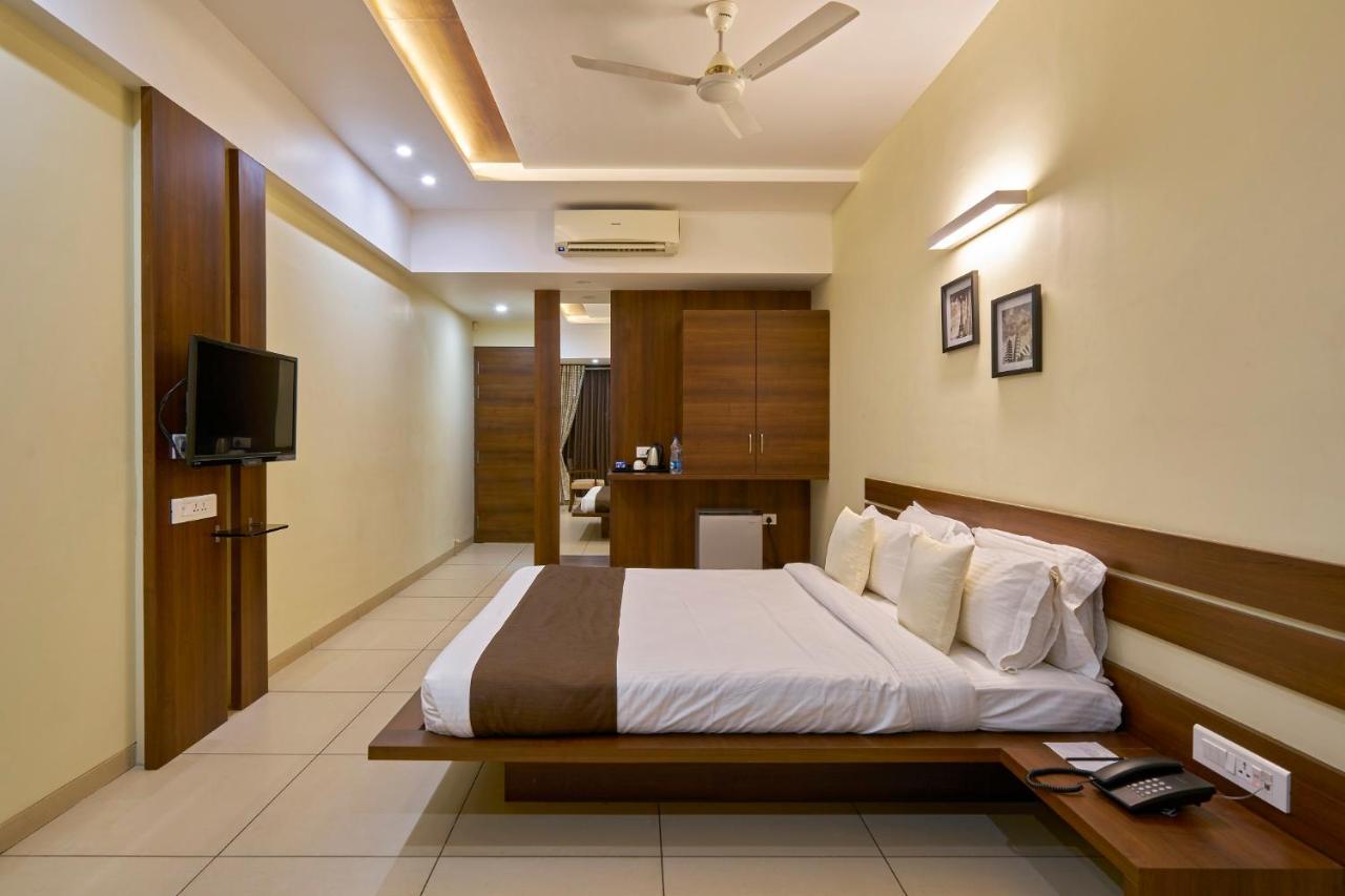 Hotel 3 Leaves Kolhapur Esterno foto